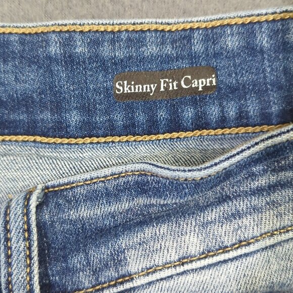 Judy Blue Jeans Women's 14W Blue Skinny Fit Capri Distressed Denim - Picture 9 of 11